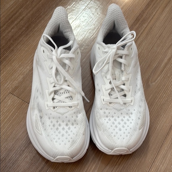 White HOKA Clifton 9 - Picture 1 of 4